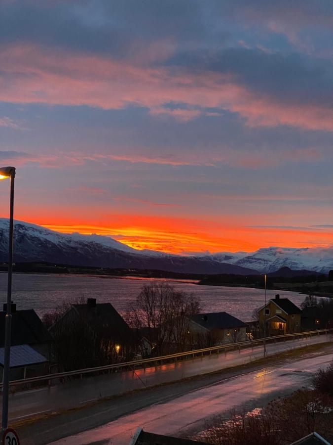 Lyngen, Mackay Appartment, Lyngen Lyngseidet 외부 사진